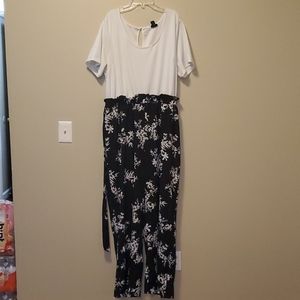 Rue21 + Black & White Floral Print Jumpsuit 3x